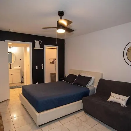 Pet Friendly Spacious Studio W/Pool
